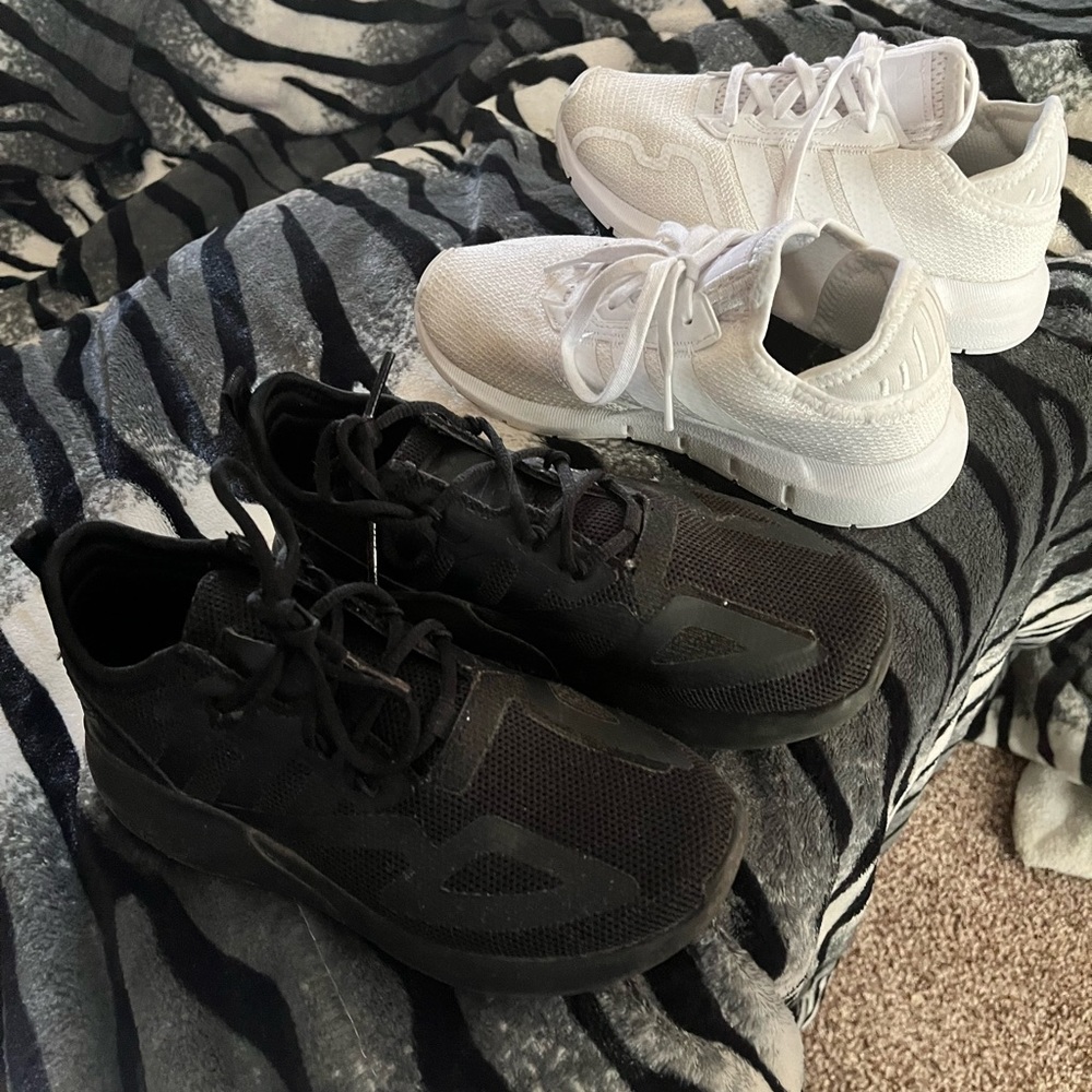 White and black adidas’s sneakers  Youth // Kids size 1